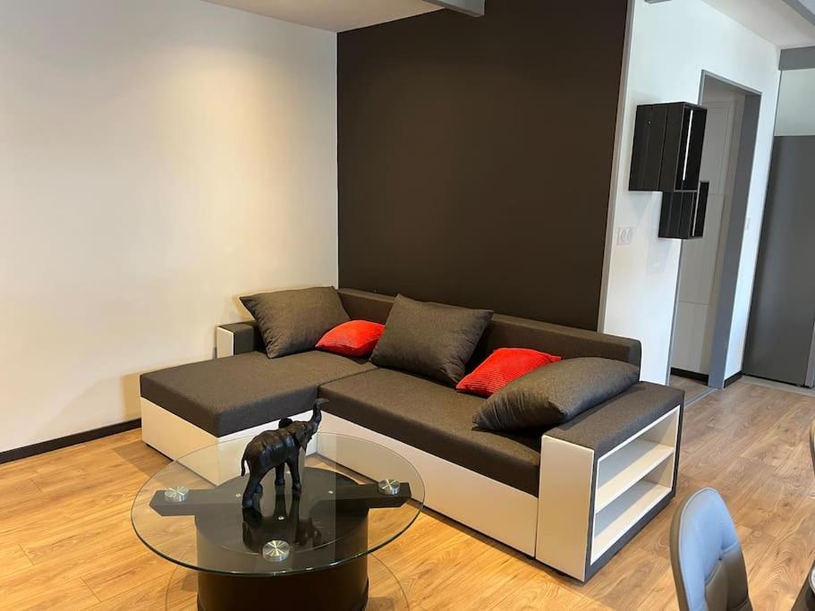 Апартаменты 36 Avenue De La Gare Конкарно Экстерьер фото